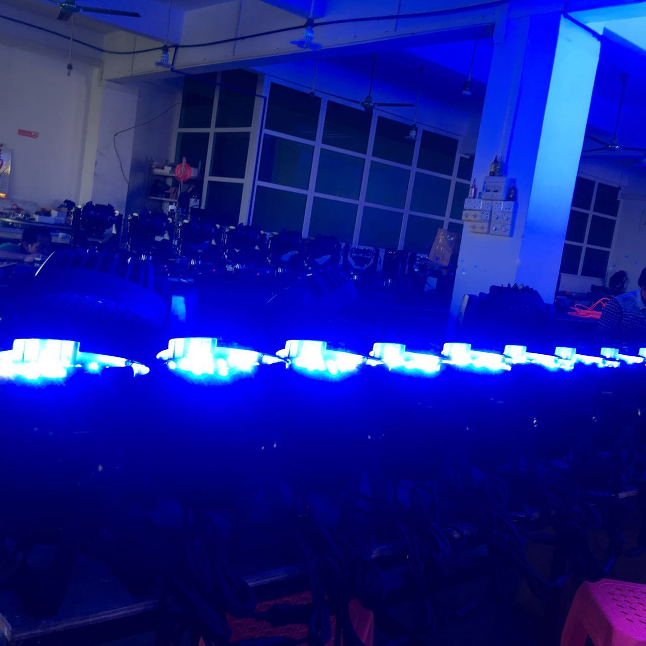 婚庆LED帕灯在舞台当中的应用效果图